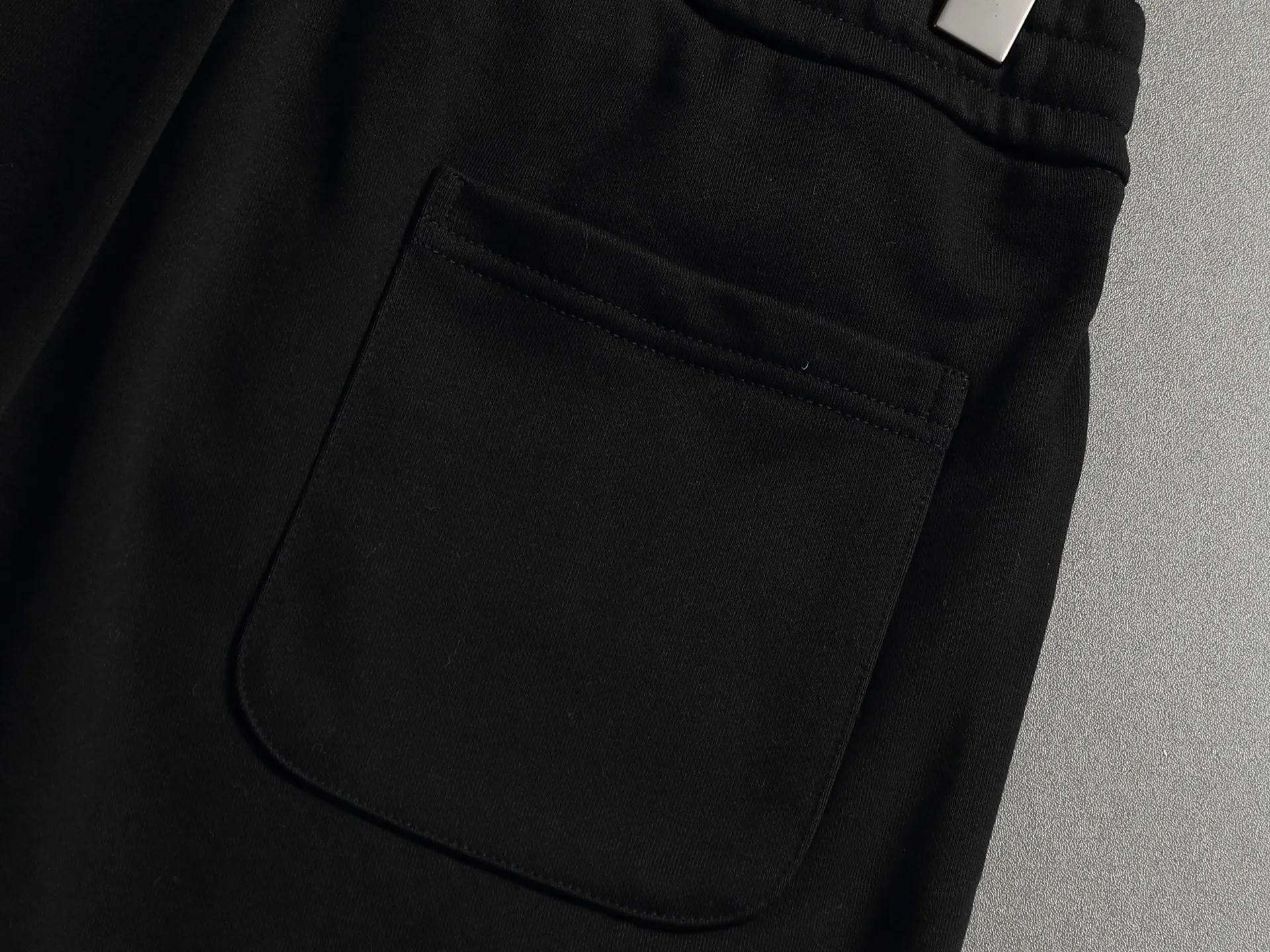 zp ［ ］ balenclaga 2026ss New Arrival MONOGRAM ， 。 ，gy Monogram ， ， 。Der 。 ， 。 ：Black Size：S M L XL